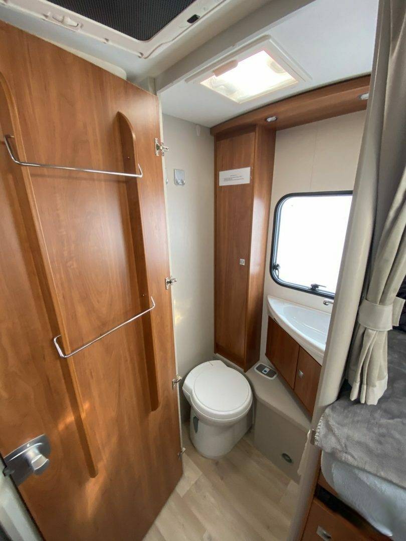 Toaleta karavanu Dethleffs Trend T 7057 EB